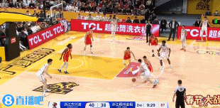 金年会体育摧枯拉朽！余嘉豪冲击篮筐连续暴扣打2+1