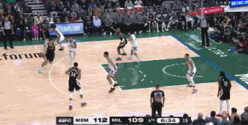 金年会体育好事成双!字母哥弧顶又被放空 三分穿针带队扳平比分