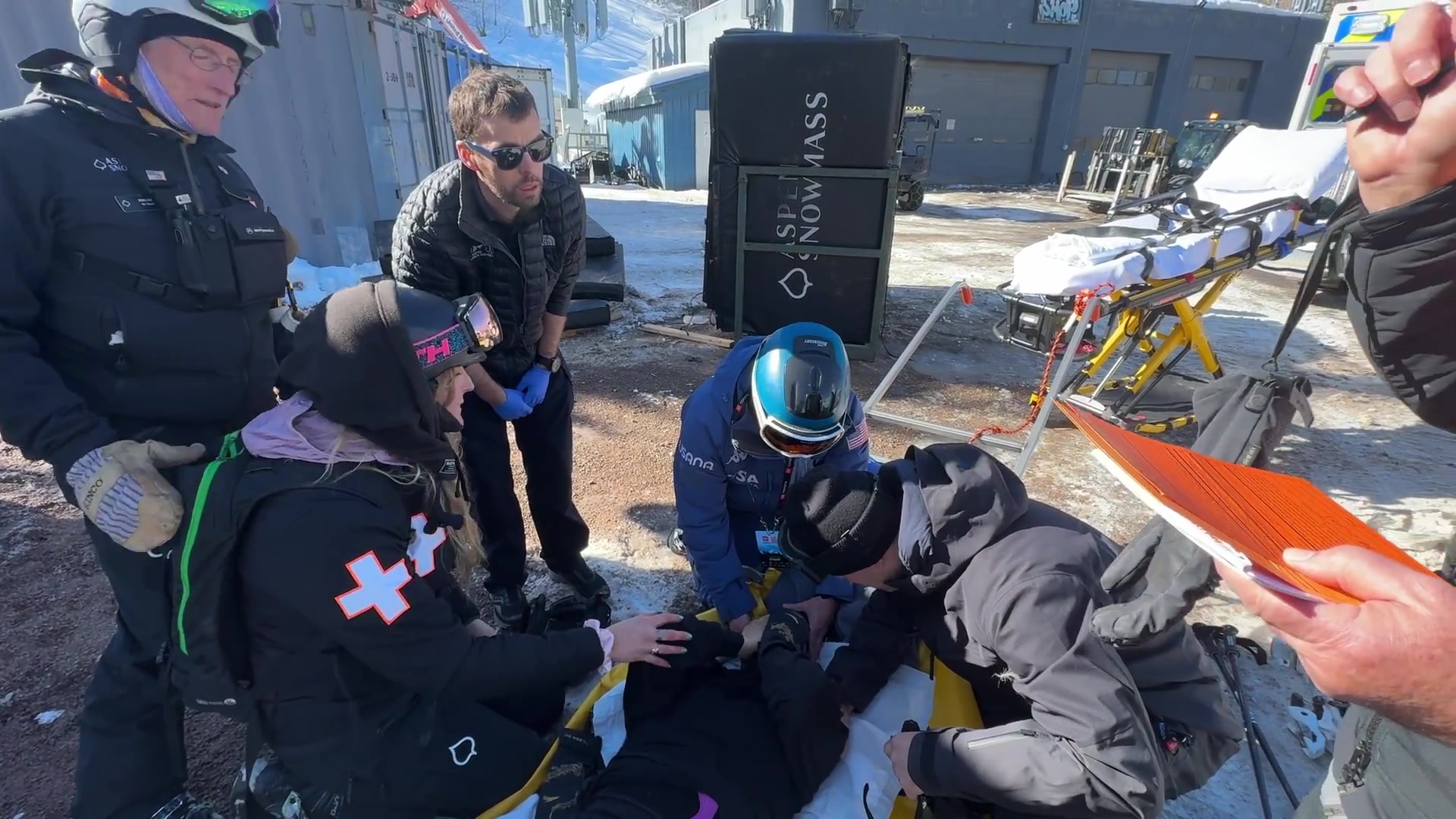 金年会体育谷爱凌宣布因伤退出亚冬会：在训练中不幸再次受伤，不得不退出