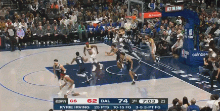 金年会连成串!欧文三分三连击 帮助独行侠迅速扩大优势