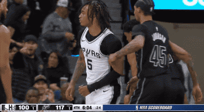 金年会体育牛哇！卡斯尔灵动突破撕穿防线 起飞单臂炸筐惊呆文班亚马