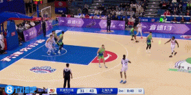 金年会体育生猛!上海外援多诺万-威廉姆斯连中三分 随后暴起送惊人战斧