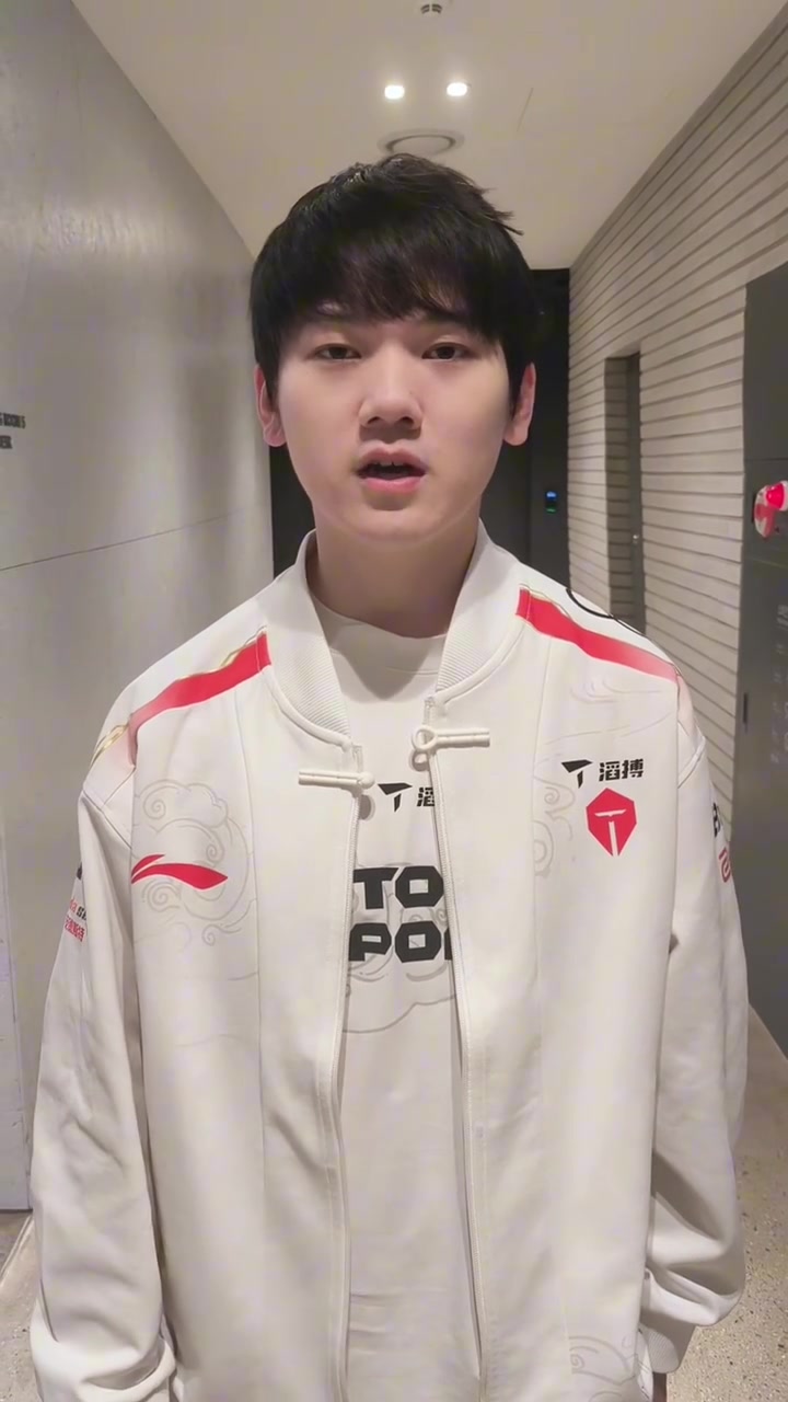 金年会金字招牌诚信至上TES工作人员更新动态：选手参加媒体日采访，之后将回去继续训练