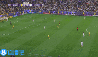 金年会体育德黑兰独立球员肘击,VAR介入,裁判出示第二张黄牌将他罚下