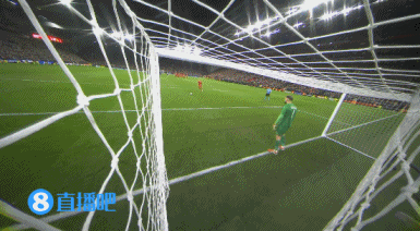 金年会体育努涅斯失点之后一直到杜埃制胜点球，镜头多达5次给到努涅斯特写