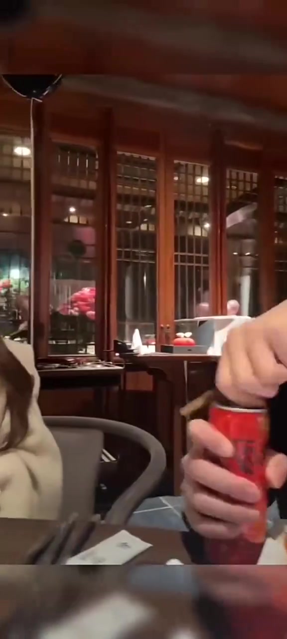 金年会快进到Leyan探花？小乐言参加抖音卡颜晚宴，10个500w粉丝女网红作陪