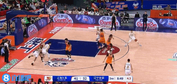 金年会体育👍️纯纯个人能力！张镇麟弧顶横撤步三分硬解！压哨空心命中！