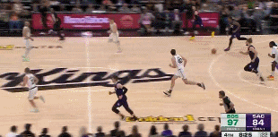 jinnianhui金年会苦苦支撑！拉文连续上篮得手后飙中三分 个人独得8分率队咬住