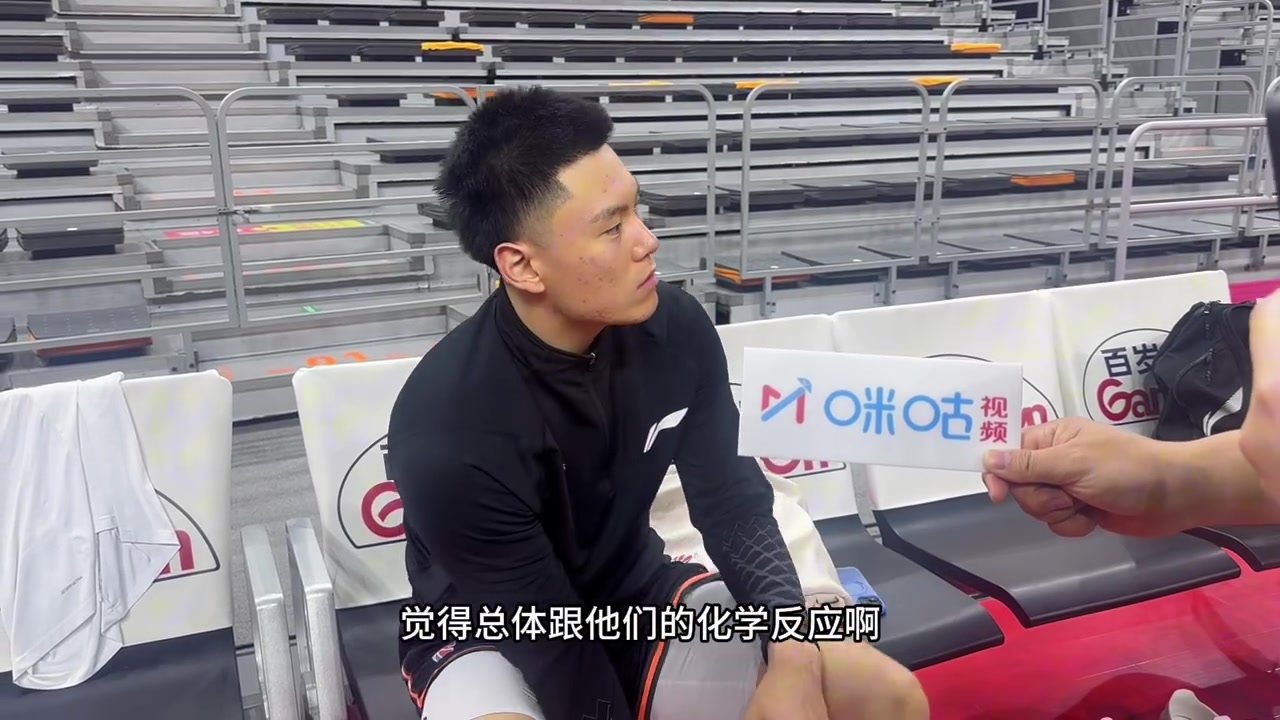 金年会体育李弘权：虽然2个小外到队时间较晚 但他们球商非常高&融入得很快