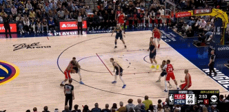 金年会体育招牌动作！哈登侧翼持球面对防守 横撤步漂移三分洞穿篮心🥰