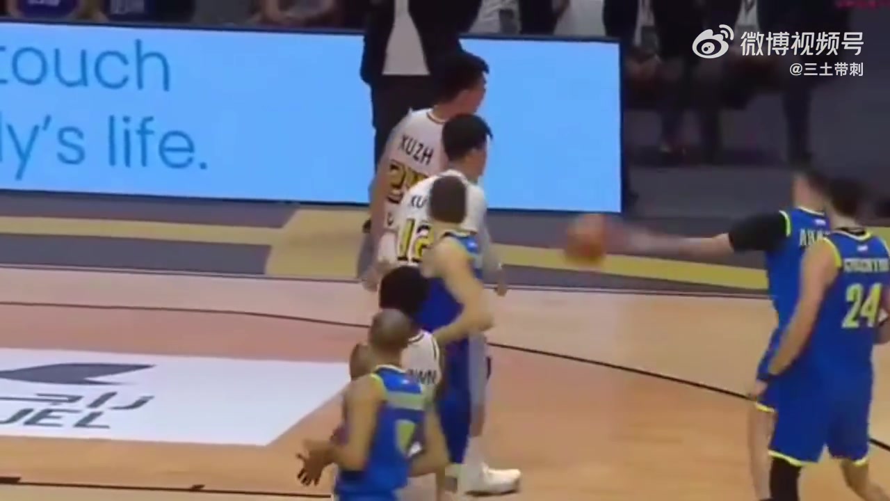 jinnianhui金年会😯亚一控！被许钟豪撞伤的阿拉基自宣接受手术&赛季报销💔